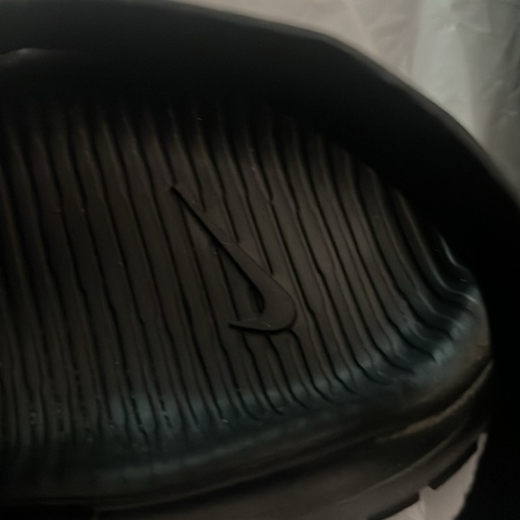 Nike Black Sandals Comfort Slides - Picture 8 of 9